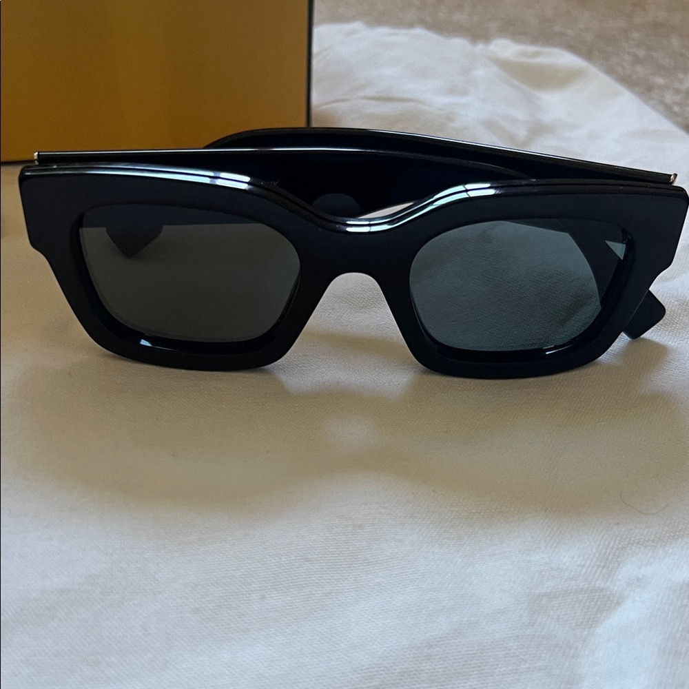 Fendi Black Rectangular Sunglasses - image 7